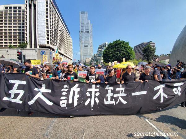 十月以来你还在继续用行动支持香港吗？