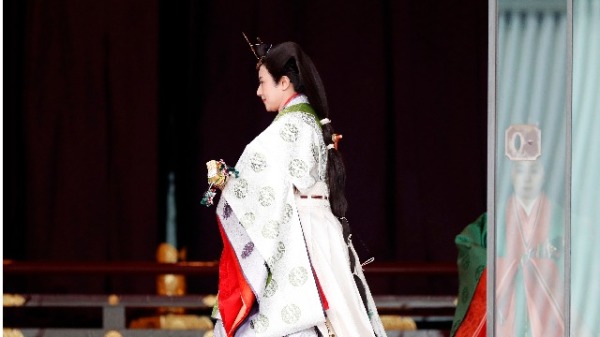 日本王后朝服高貴漂亮 背後卻有「辛酸」