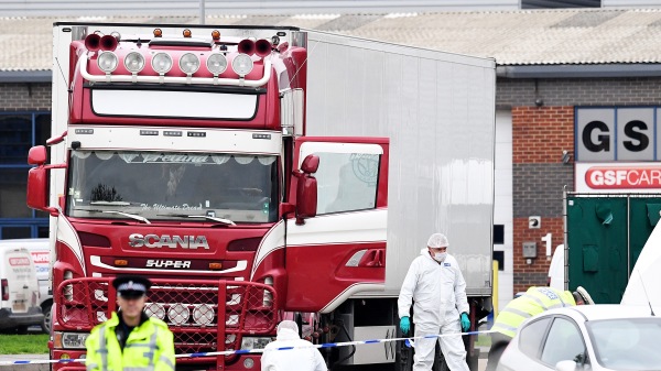 英国媒体称，冷冻货柜车发现39名中国非法移民尸体，据悉是来自中国大陆福建省。