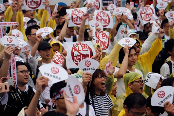 2019年6月，台湾的反红媒大游行。