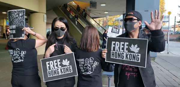 剛過的週末，溫哥華有一場聲援吳傲雪丶反對港警暴力丶支持香港民主的集會活動。