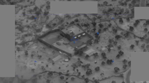 美军夜袭巴格达迪大院的航拍图(图片来源：美国中央司令部推特)