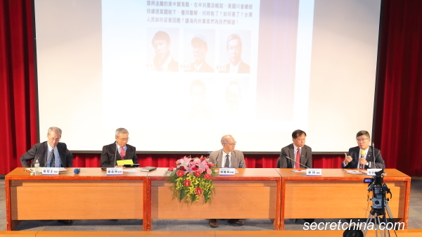 由左至右，明居正教授、谢金河社长、吴惠林教授、谢田教授、吴嘉隆博士