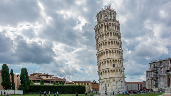 世界奇景之一的意大利比萨斜塔