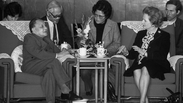 1984年12月19日，邓小平在北京会见了时任英国首相撒切尔夫人。