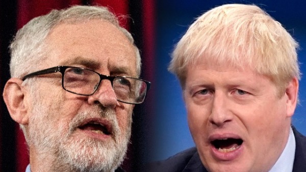 工党领袖杰里米·科宾（左）在与英国首相鲍里斯·约翰逊的竞选中惨败