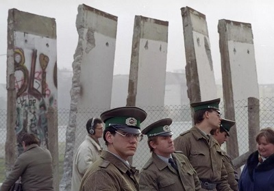 「柏林牆倒下之前沒有人相信它會倒下」