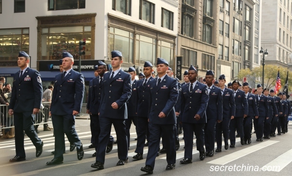 2019年11月11日，纽约市庆祝老兵节大游行在曼哈顿最繁华的第五大道盛大举行。
