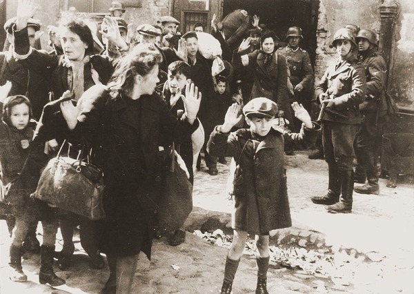 盖世太保每天四处搜寻从隔离区逃跑的犹太人。