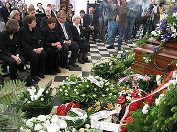 艾琳娜．森德勒的葬礼。