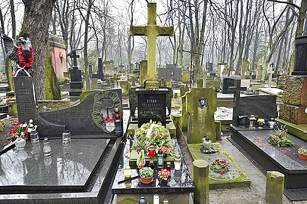 艾琳娜．森德勒的坟墓。