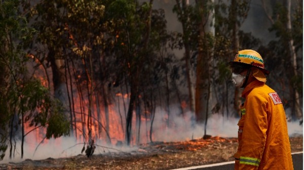 澳洲自去年9月遭受数十年来最严重野火，灾情难获有效控制，情况危急。