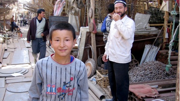 新疆西南部和田地區的維吾爾族男孩
