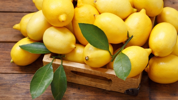 每升柠檬汁中含501.6毫克的维生素C和49.88克的柠檬酸。