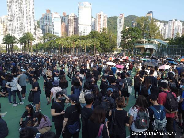 香港民众11月2日发起的“求援国际，坚守自治”的集会。
