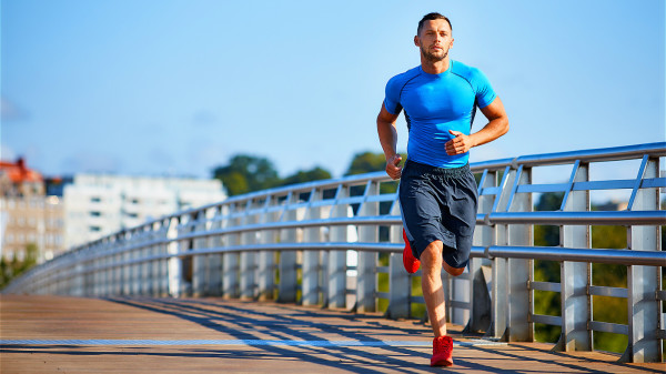 運動能提高心肺功能，促進身體循環和代謝，維持身體年輕狀態。