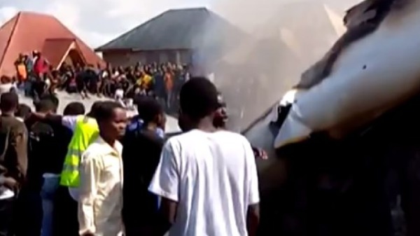 2019年11月24日，一架飛機在起飛時墜毀進入剛果民主共和國人口稠密的戈馬地區，在飛機殘骸附近聚集的人們