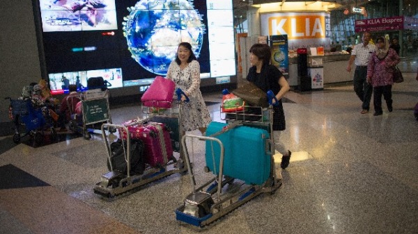 中国大妈在机场说了句话 被直接遣返