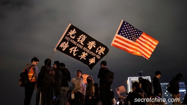 川普总统签署香港人权法案后，传星岛新闻集团主席何柱国被拒进入美国。