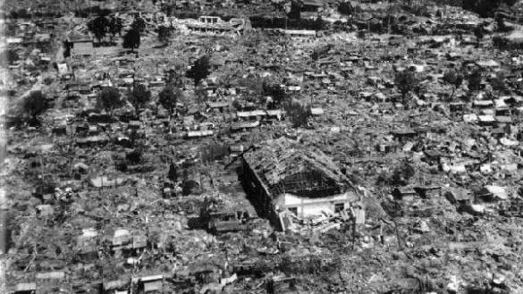 1976年7月28日，河北省唐山市发生大地震之后的惨况。