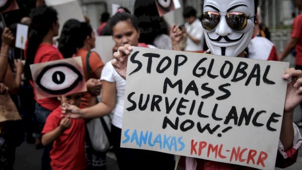 示威者要求停止全球大規模的監視行動