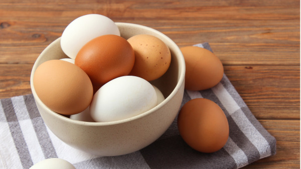 鸡蛋几乎是最完美的食物，它包含我们需要的每一种营养。