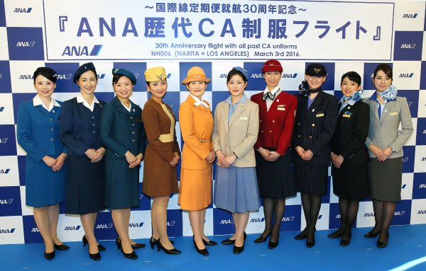 不同时期的日本空姐制服