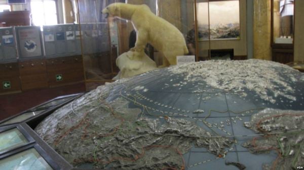 俄罗斯北极博物馆中的模型显示了从亚洲白令海峡和楚克奇海出发的北极航道。