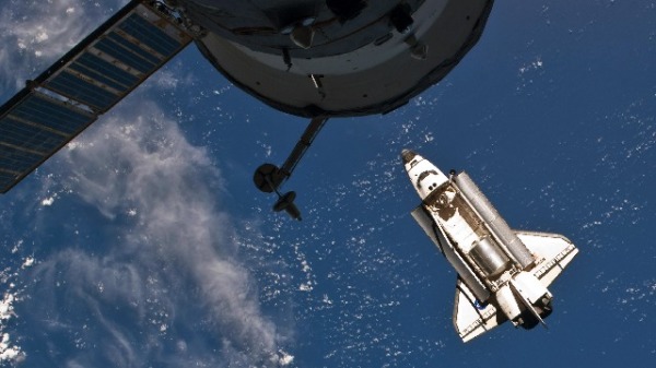 2011年7月10日，美国NASA亚特兰蒂斯号飞船在地球轨道上最后一次与国际空间站对接。