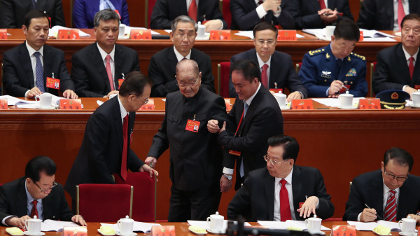 宋平曾劝说胡锦涛及时搬掉江泽民，图为宋平参加中共十九大开幕会议。