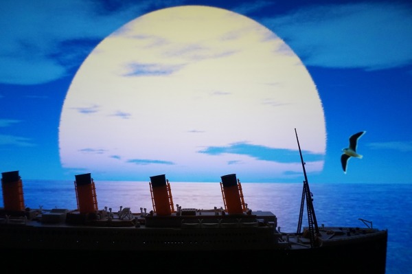 「泰坦尼克」號真的是與冰山相撞而沉入大海的嗎？