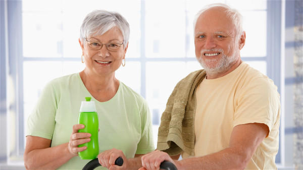 长期坚持合理运动量的锻炼，能够减少心血管疾病风险。