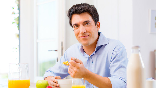 中医认为，50岁男人通过正确饮食调理，可达到“养心”的目的。