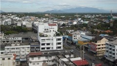 泰國偏僻鄉村競買奔馳卻很擔心一件事(組圖)