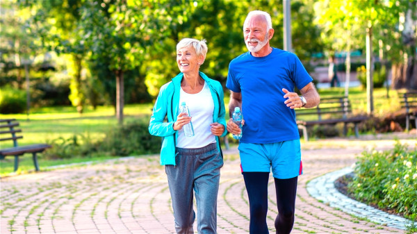 經常鍛練身體，比如散步、跑步等運動都可以疏通經絡、促進血液循環。
