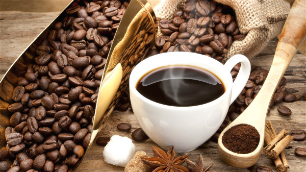 经常适量喝咖啡能令人精神兴奋，心情愉快，并纾解压力。