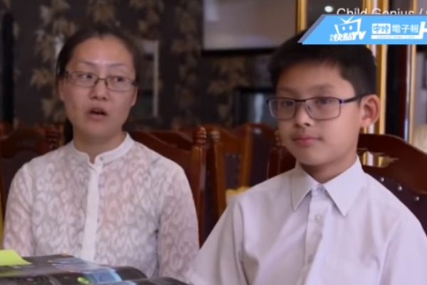 11岁华裔男孩和他的“中国虎妈”
