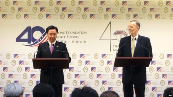 3月19日，美國在臺協會處長酈英傑與臺灣外交部長吳釗燮舉行聯合記者會，宣佈成立「印太民主治理咨商」對話機制