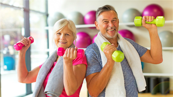 运动能让汗腺更好地运作，让身上的味道得到极大的改善。