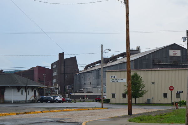 阿勒格尼于2015年关闭了位于宾夕法尼亚州米德兰的一家炼钢厂