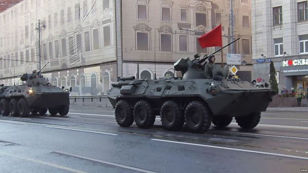 2014年5月胜利日前夕红场阅兵彩排，莫斯科街头的俄罗斯军队。