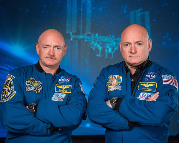 NASA進行「雙胞胎研究」。圖為雙胞胎兄弟馬克．凱利（左）和斯科特．凱利（右）