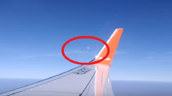 飛機乘客看見UFO分成六塊後在空中消失
