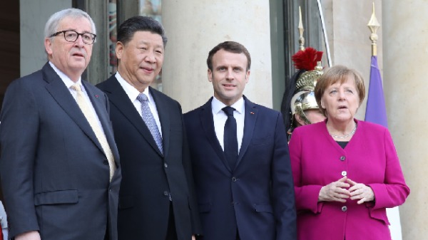 2019年3月26日，法国总统马克龙，欧盟委员会主席容克，德国总理默克尔和习近平在巴黎爱丽舍宫。