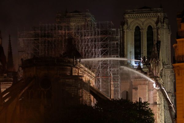 巴黎聖母院大火已經受到控制