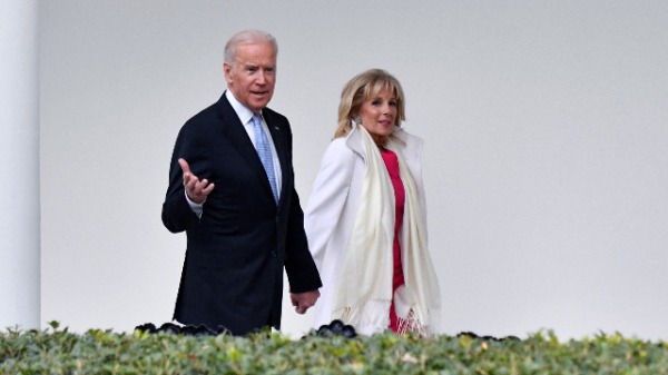 喬‧拜登（Joe Biden）和吉爾‧拜登（Jill Biden）（圖片來源：Kevin Dietsch-Pool / Getty Images）