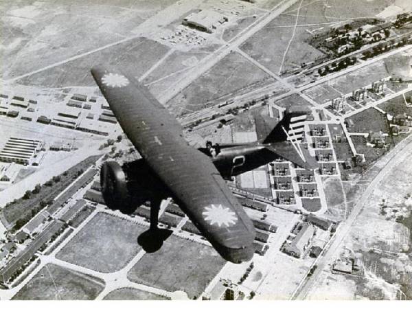 霍克II战斗机于笕桥中央航校上空