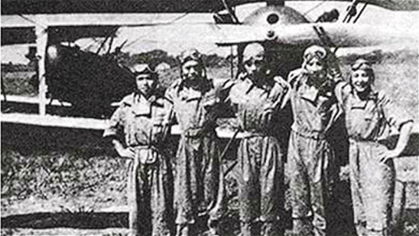 抗日国军飞行员。