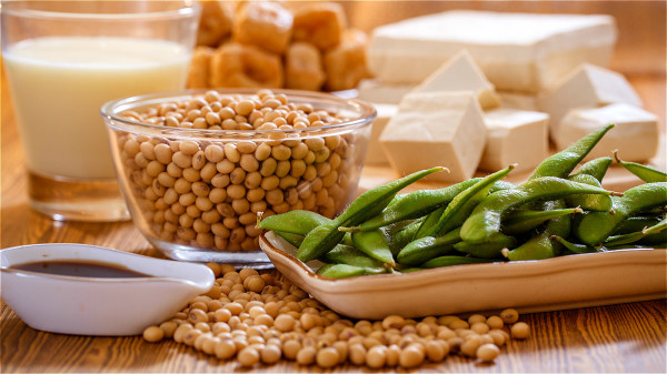 大豆含有非常豐富的異黃酮，能有效幫助女性緩解乳腺增生的毛病。