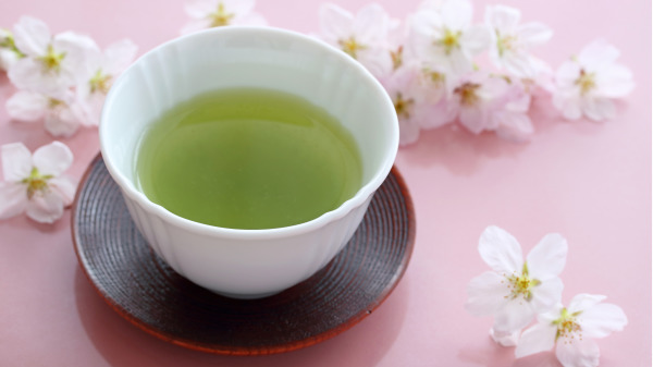绿茶可以降脂清血，十分清香，喝多了不会发胖。